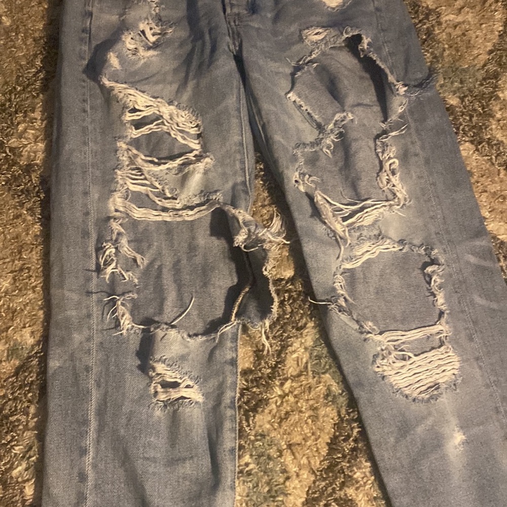 Woman’s size 4 American eagle light wash hole jeans - Picture 2 of 10